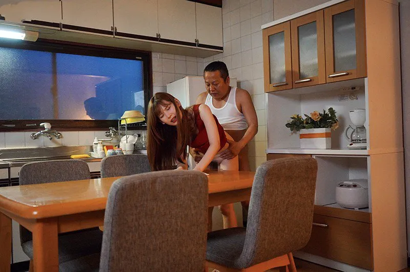 Con gái bị Anh xã mới của má xoạc mỗi ngày, cho dù đã có người yêu