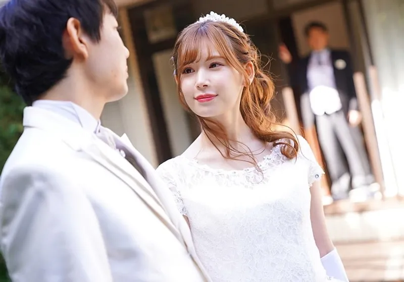 Bố gã chồng nắc vợ sắp cưới của con trai ngay sau lễ cưới của con trai