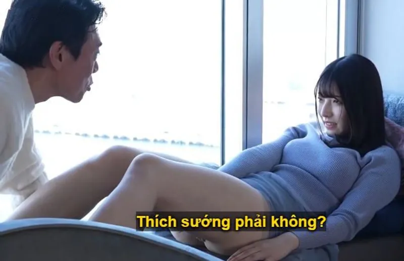 Sự chạm trán giữa bác trai và cô diễn viên trẻ lần đầu ra mắt tại quán trọ sang trọng.